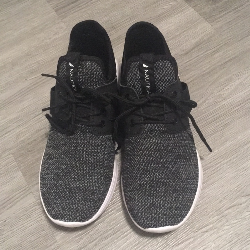 Nautica athletic shoe